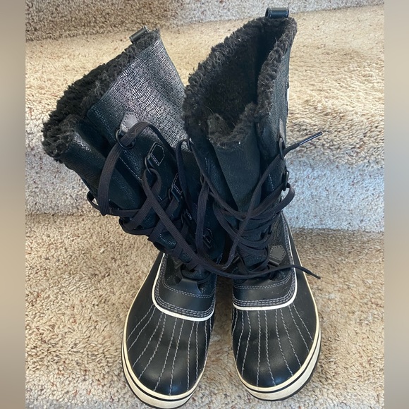 Sorel Winter Boots - Picture 2 of 3